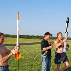 MIK a Lyra 01, Honza a Evzen s modelem